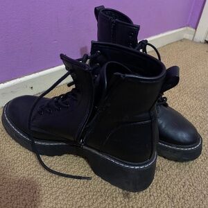 MADDEN GIRL CARRA WOMENS BLACK LUG SOLE BOOTS
